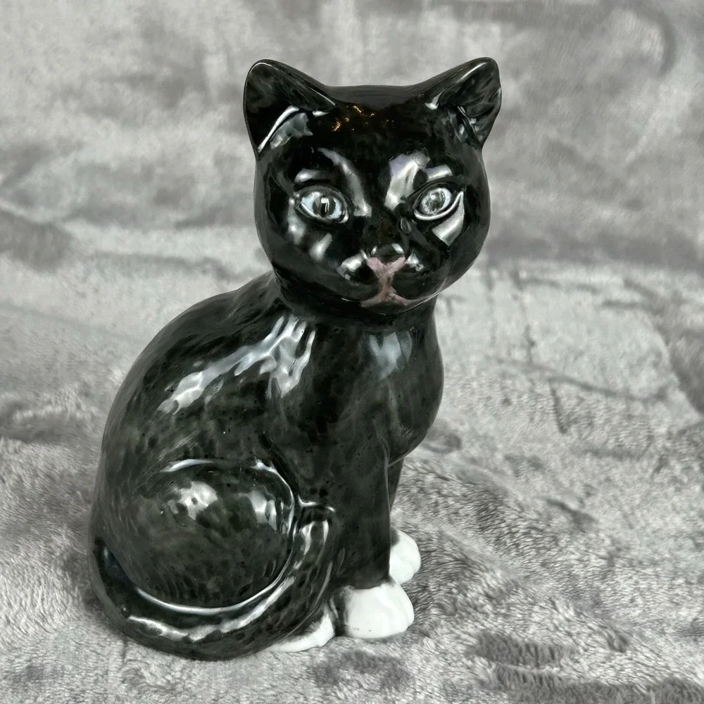 Vintage Ceramic Cat 5 inches White Paws Kitty Figurine Kitten Retro Kitsch Decor